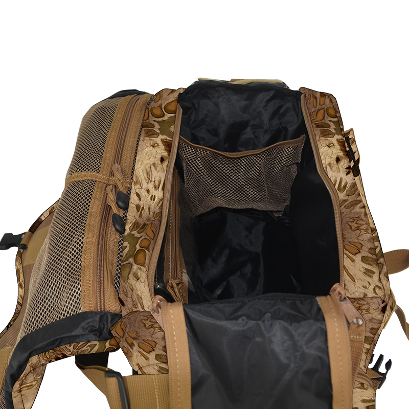 Gear Waterfowl Deluxe Blind Bag with Molded Waterproof Bottom camo Duck Bag